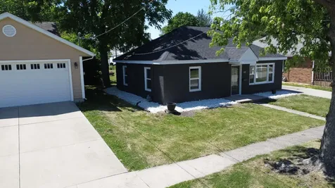 443 South 6th Street Watseka IL 60970