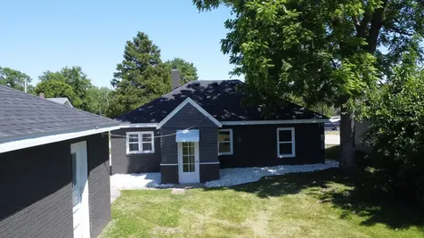 443 South 6th Street Watseka IL 60970