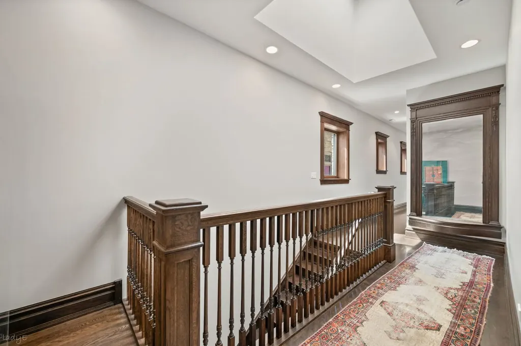 652 West Sheridan Road Chicago IL 60613