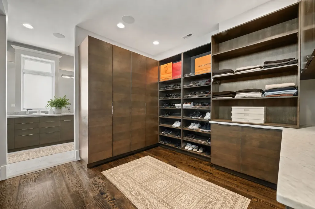 652 West Sheridan Road Chicago IL 60613