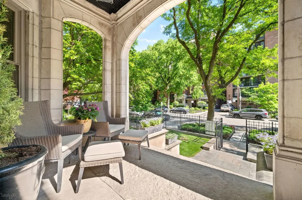 652 West Sheridan Road Chicago IL 60613