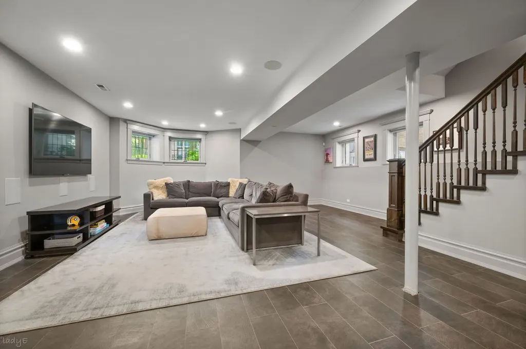 652 West Sheridan Road Chicago IL 60613