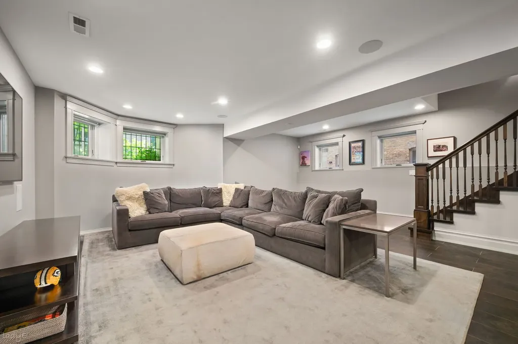 652 West Sheridan Road Chicago IL 60613