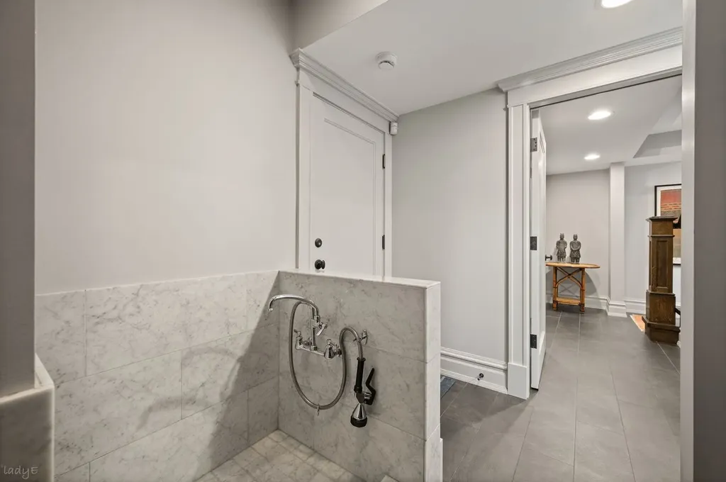 652 West Sheridan Road Chicago IL 60613