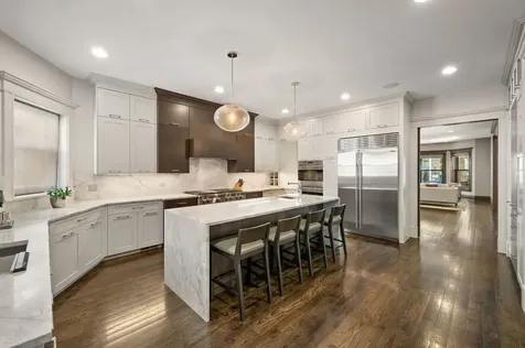 652 West Sheridan Road Chicago IL 60613