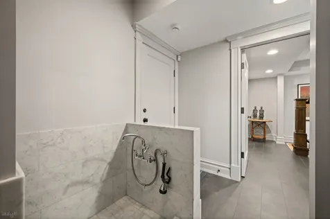 652 West Sheridan Road Chicago IL 60613