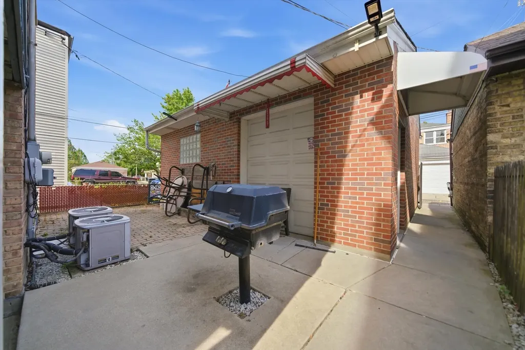 8135 Keating Avenue Skokie IL 60076
