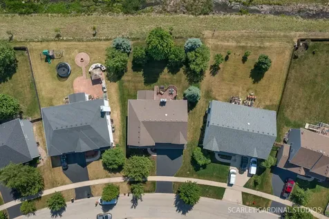 221 Willington Way Oswego IL 60543