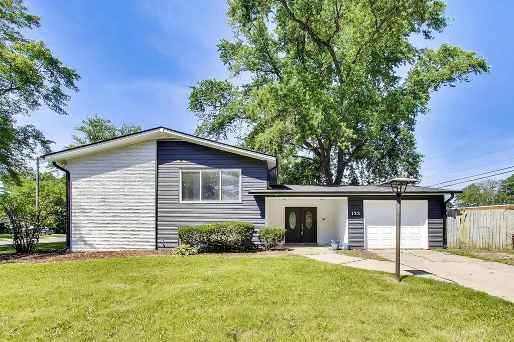 123 Boulder Hill Pass Montgomery IL 60538