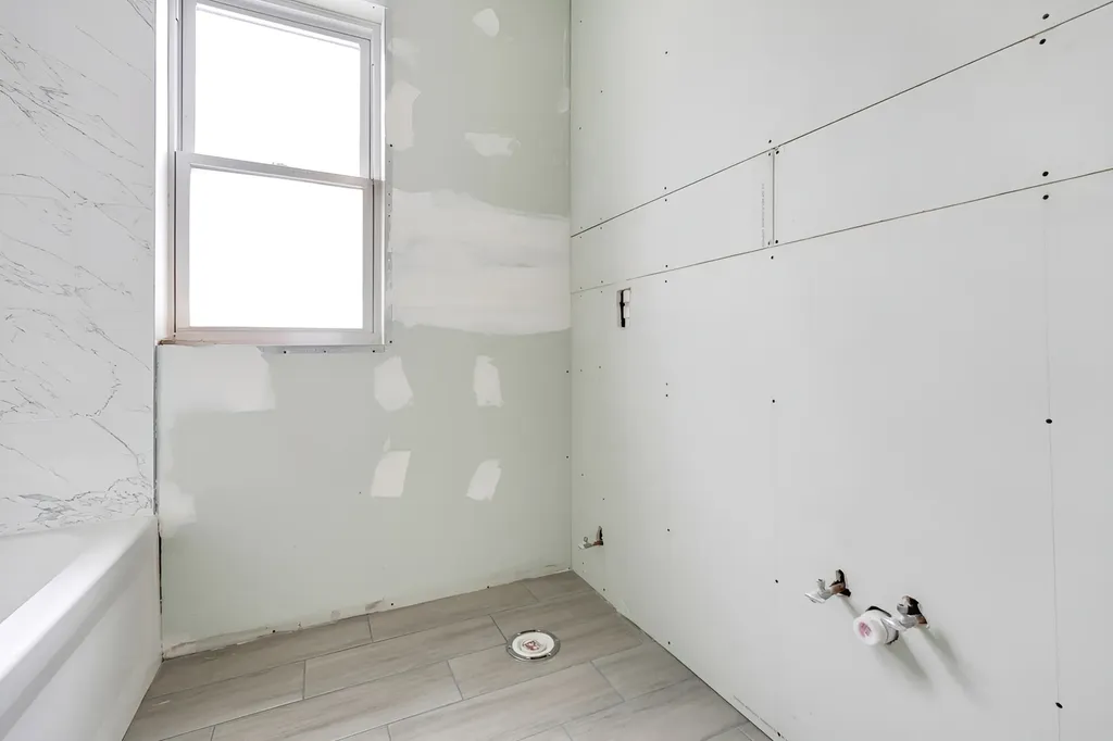 8528 South Escanaba Avenue Chicago IL 60617