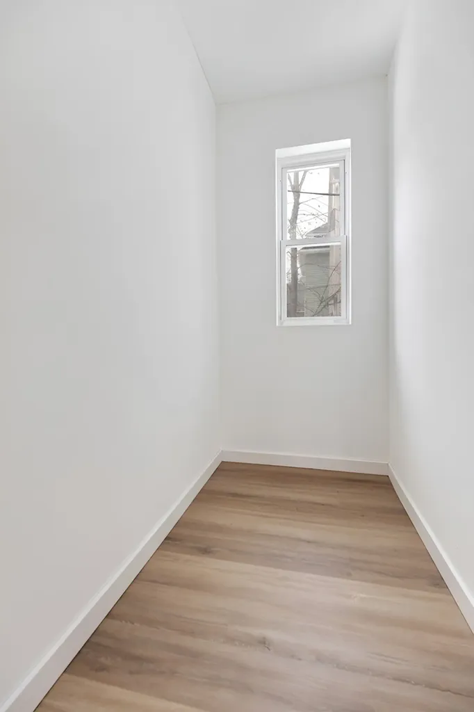 8528 South Escanaba Avenue Chicago IL 60617