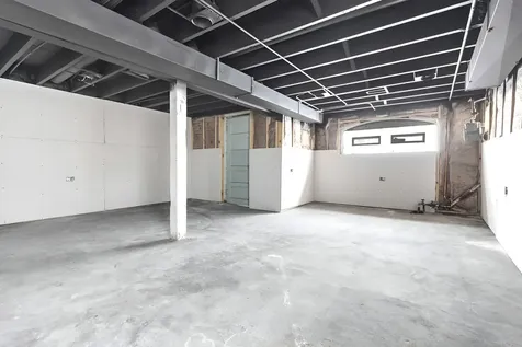8528 South Escanaba Avenue Chicago IL 60617