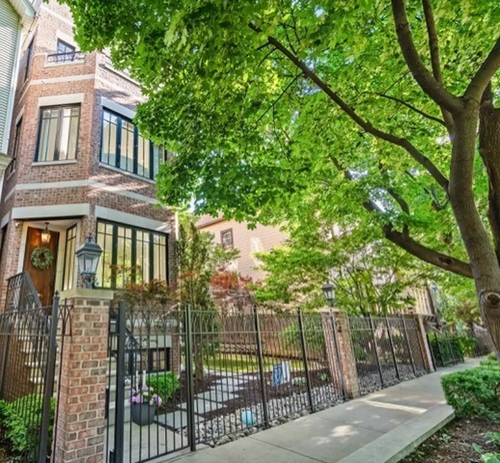 1331 West Wolfram Street Chicago IL 60657