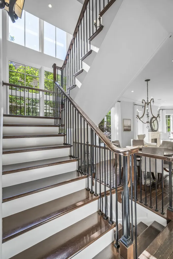1331 West Wolfram Street Chicago IL 60657