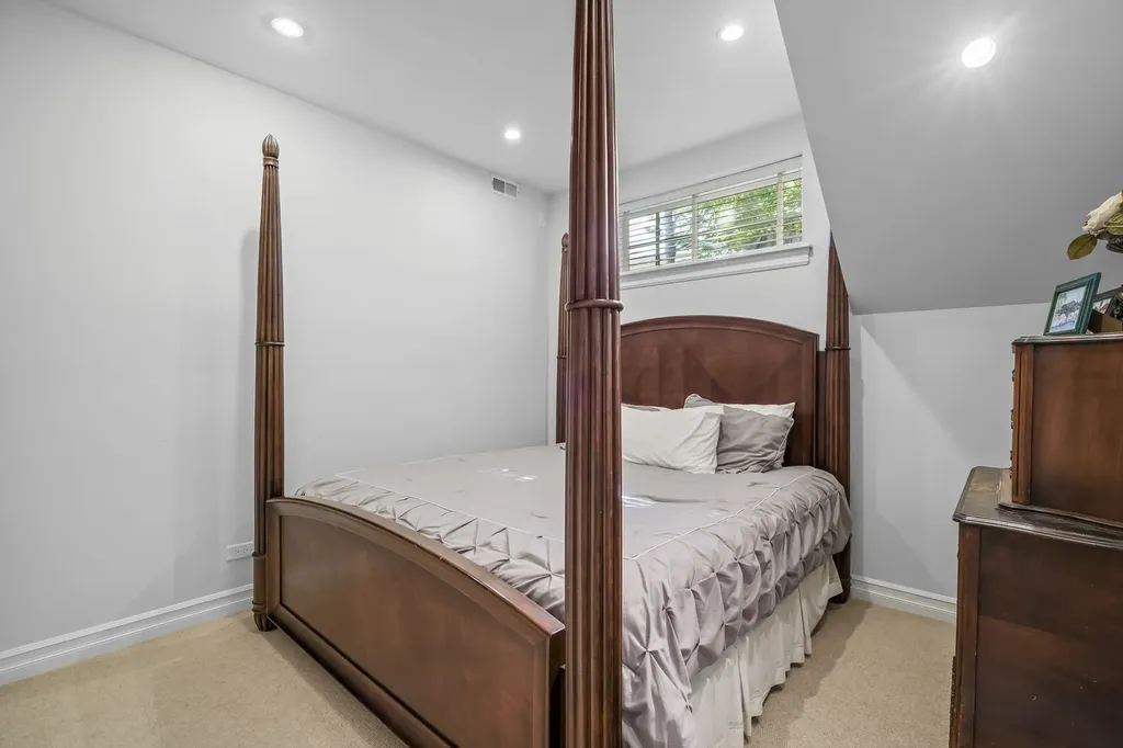 1331 West Wolfram Street Chicago IL 60657