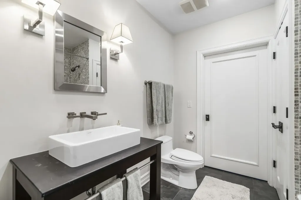 1331 West Wolfram Street Chicago IL 60657
