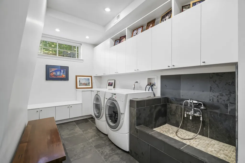 1331 West Wolfram Street Chicago IL 60657