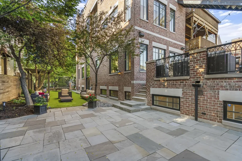 1331 West Wolfram Street Chicago IL 60657