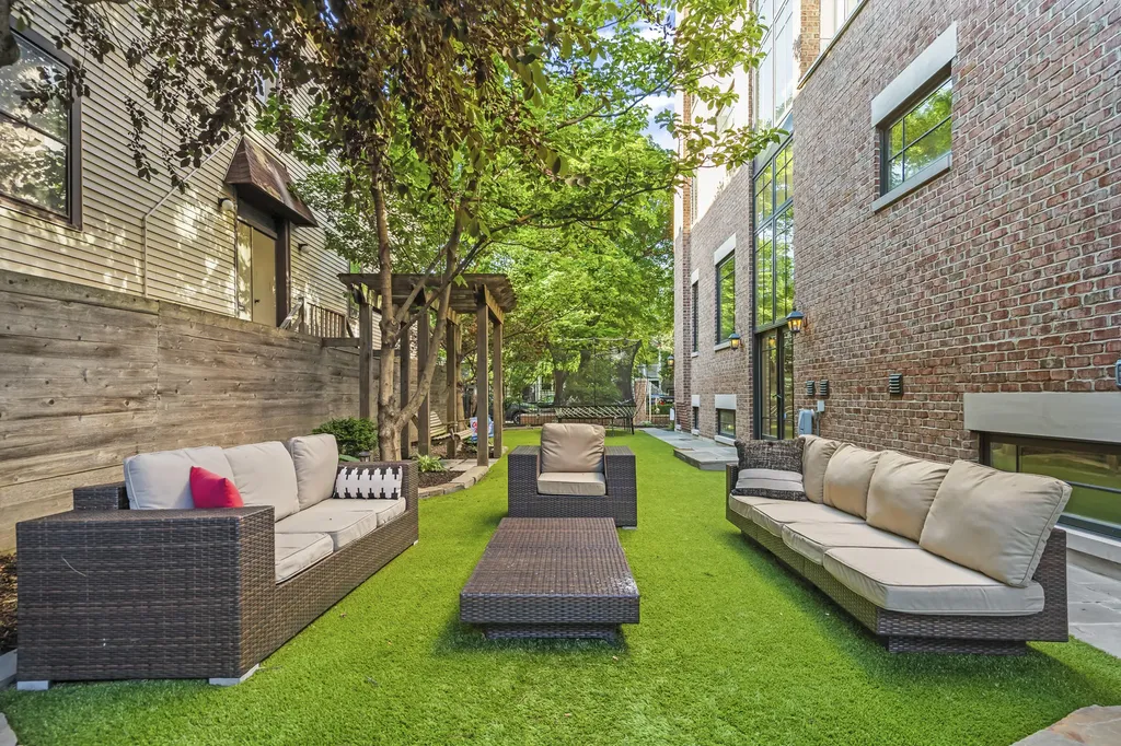 1331 West Wolfram Street Chicago IL 60657