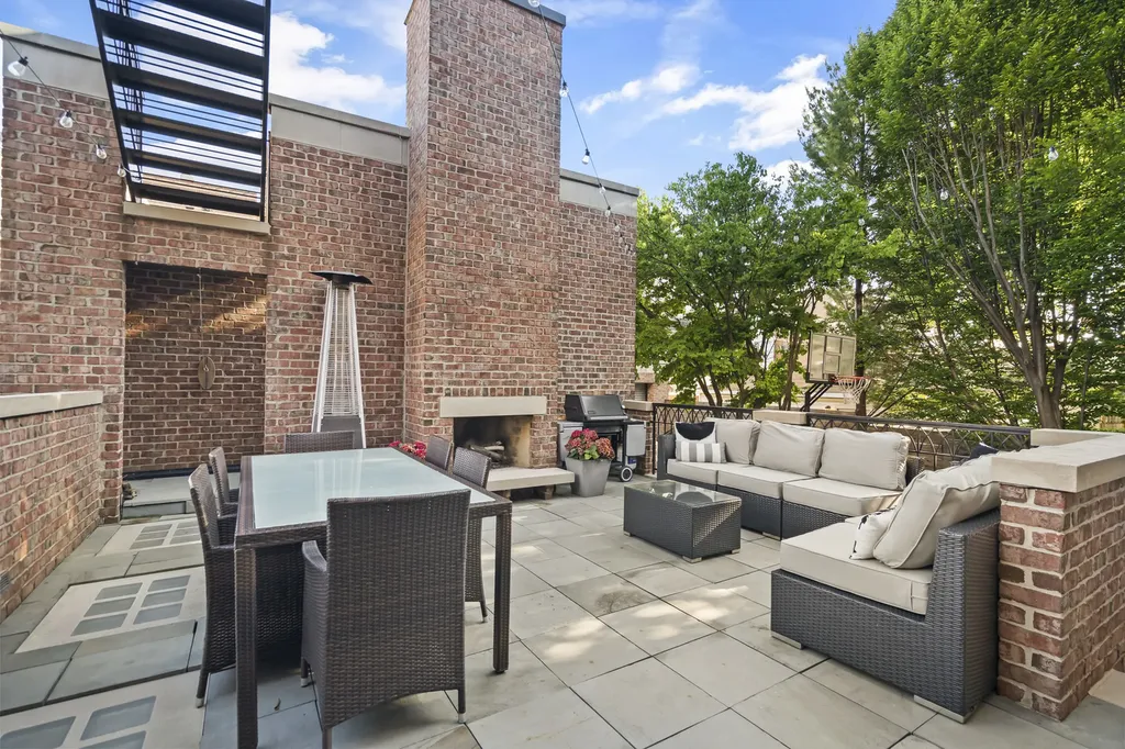 1331 West Wolfram Street Chicago IL 60657