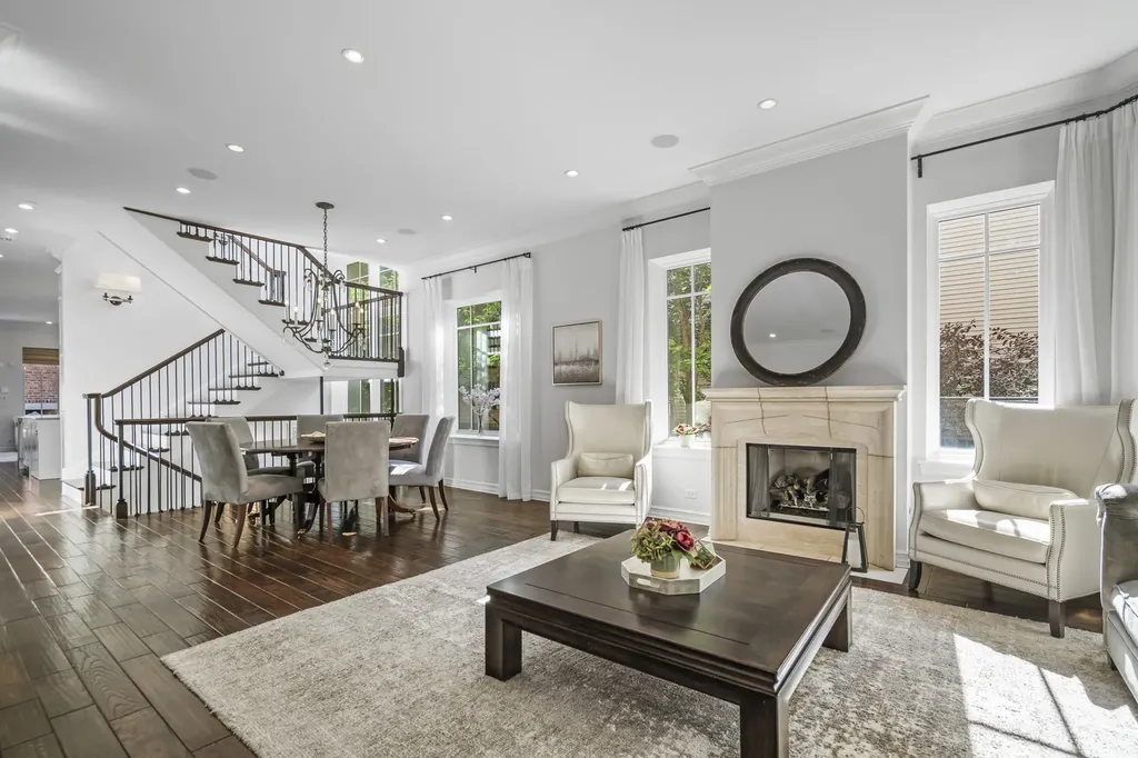 1331 West Wolfram Street Chicago IL 60657