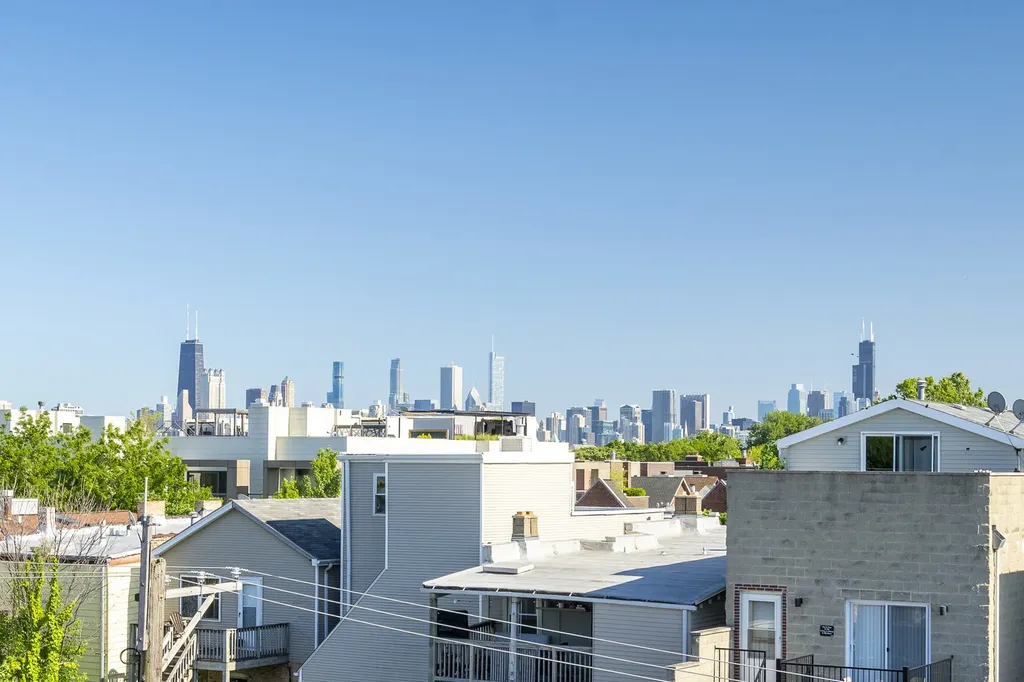 1331 West Wolfram Street Chicago IL 60657