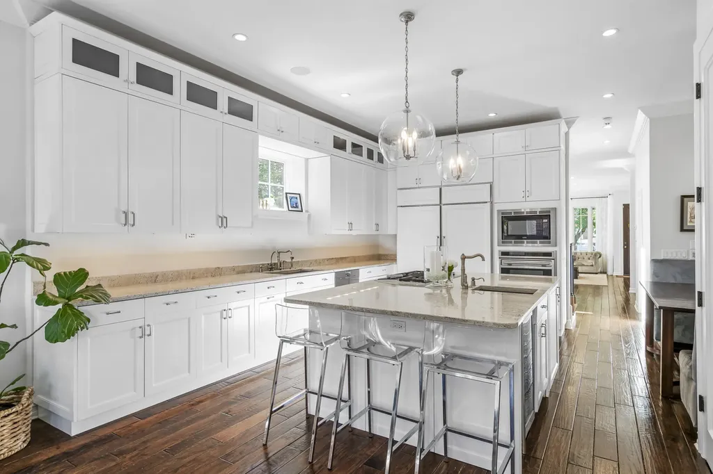 1331 West Wolfram Street Chicago IL 60657