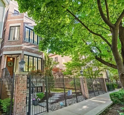 1331 West Wolfram Street Chicago IL 60657