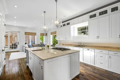 1331 West Wolfram Street Chicago IL 60657