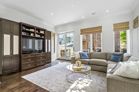 1331 West Wolfram Street Chicago IL 60657