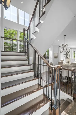 1331 West Wolfram Street Chicago IL 60657