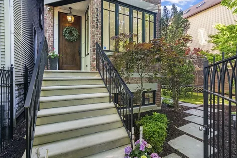 1331 West Wolfram Street Chicago IL 60657