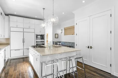 1331 West Wolfram Street Chicago IL 60657