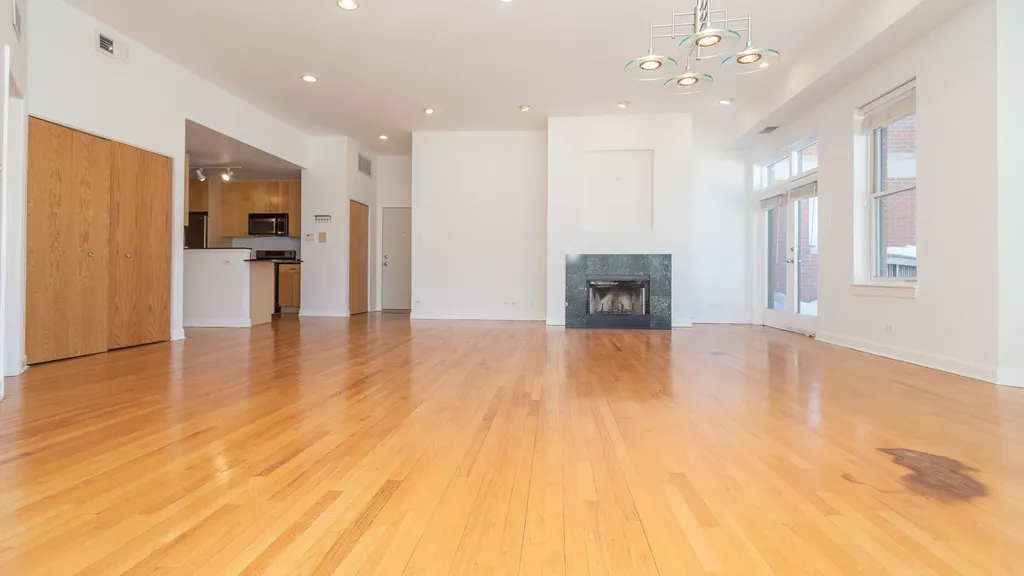 845 West Altgeld Street Chicago IL 60614