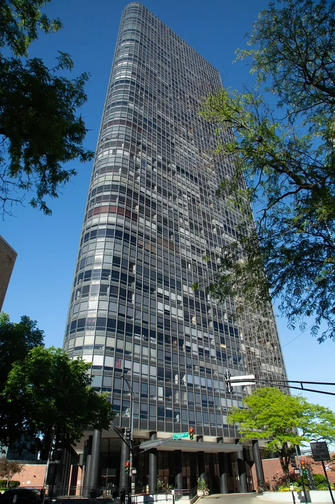 5415 North Sheridan Road Chicago IL 60640