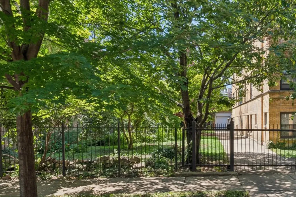 3429 West Adams Street Chicago IL 60624