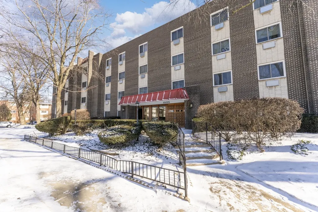 10015 Beverly Drive Skokie IL 60076