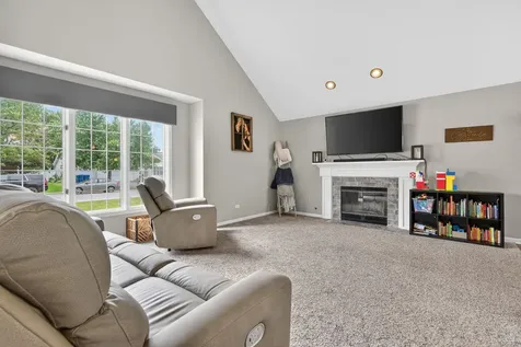 882 Wilshire Lane Crete IL 60417