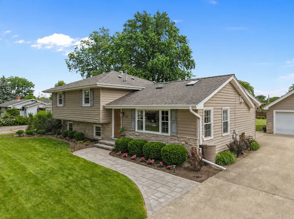 15 West 56th Place Westmont IL 60559