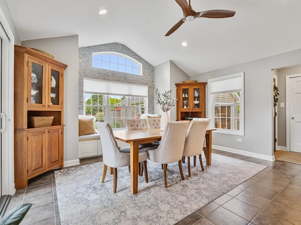 15 West 56th Place Westmont IL 60559