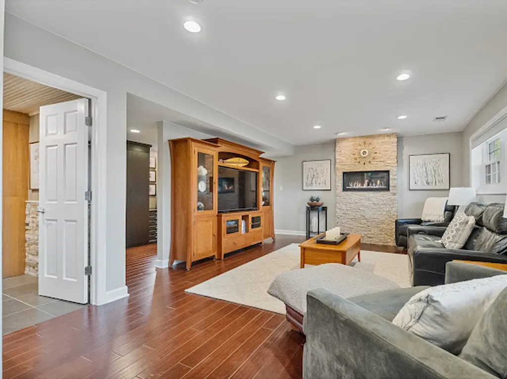 15 West 56th Place Westmont IL 60559