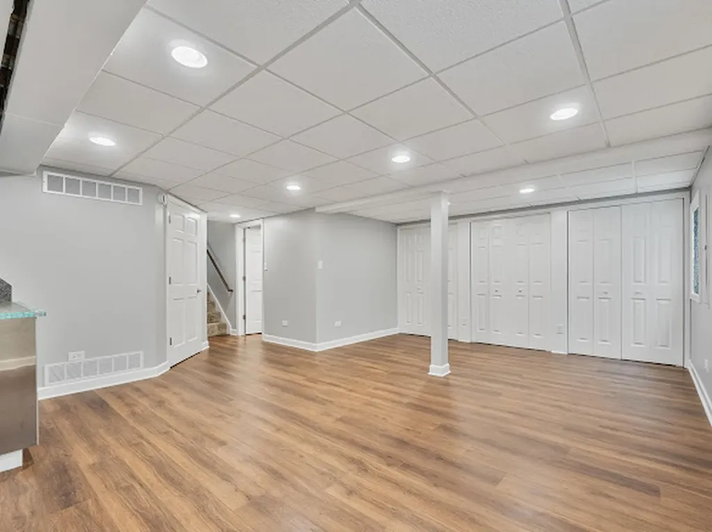 15 West 56th Place Westmont IL 60559