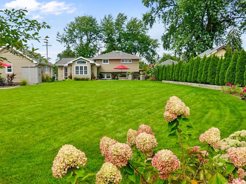 15 West 56th Place Westmont IL 60559