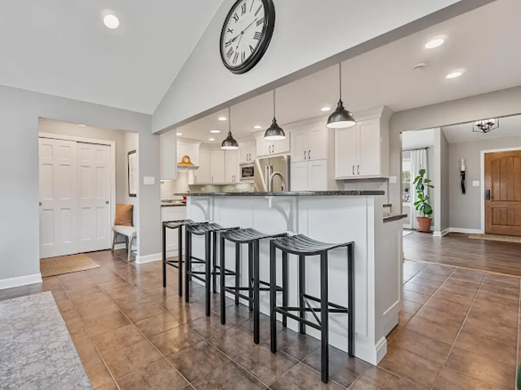 15 West 56th Place Westmont IL 60559