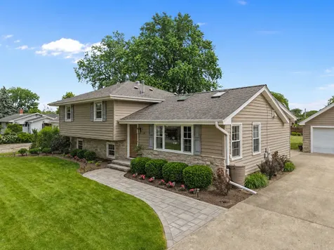 15 West 56th Place Westmont IL 60559