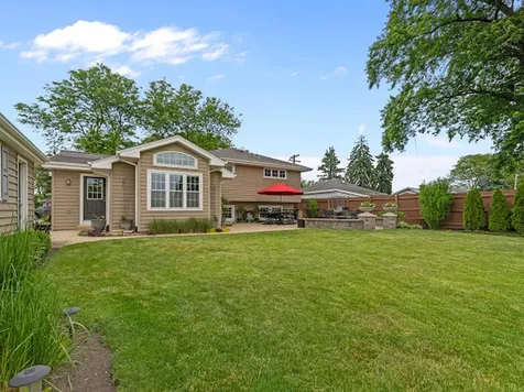15 West 56th Place Westmont IL 60559