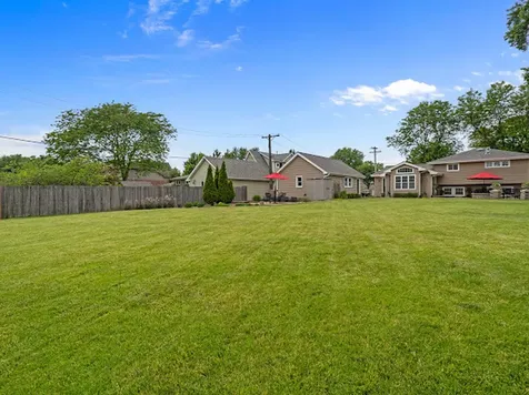 15 West 56th Place Westmont IL 60559