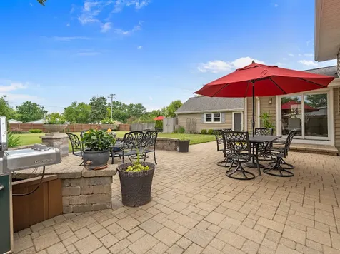 15 West 56th Place Westmont IL 60559