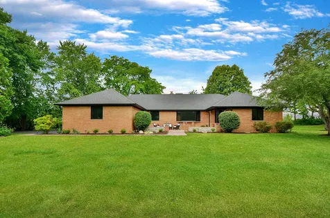 5 Bruce Circle N Hawthorn Woods IL 60047