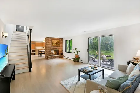5 Bruce Circle N Hawthorn Woods IL 60047